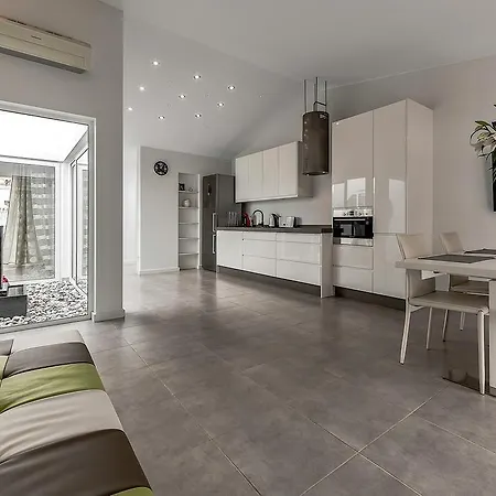 Townhouse Village 53isl25